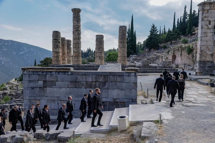 TheatreHD: Курентзис и Саша Вальц: Бетховен Симфония № 7